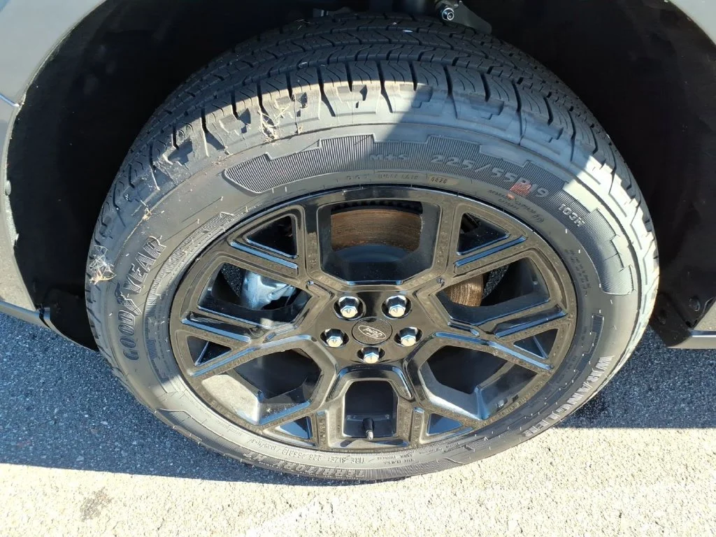 New 2026 Carbonized Gray Metallic Ford XLT image 9