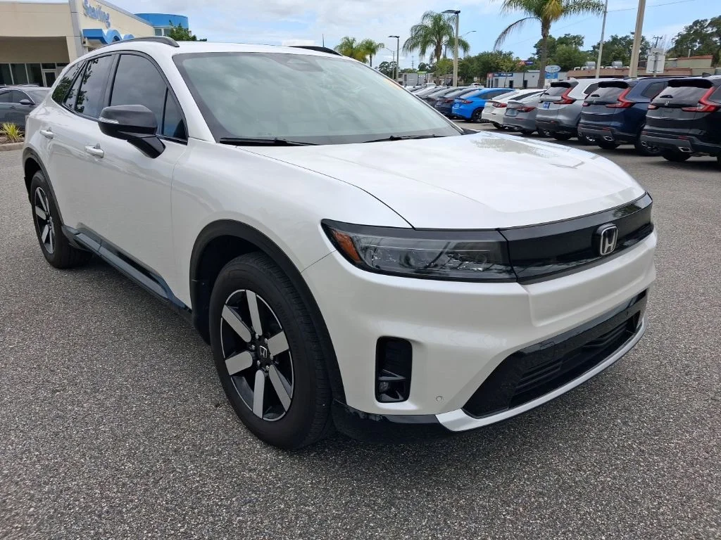 Used 2025  Honda Touring image 3