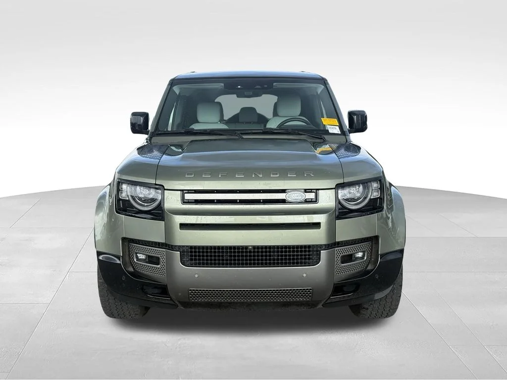 Used 2025 Green Land Rover X-Dynamic SE image 27