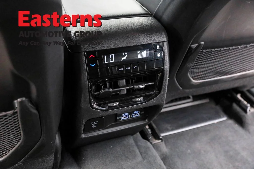 Used 2024 White Jeep Altitude image 23