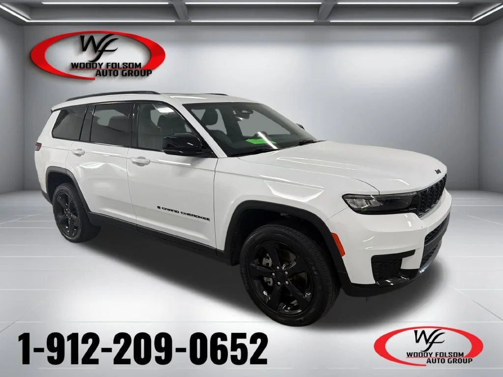 Used 2024 Bright White Clea Jeep Altitude X image 1