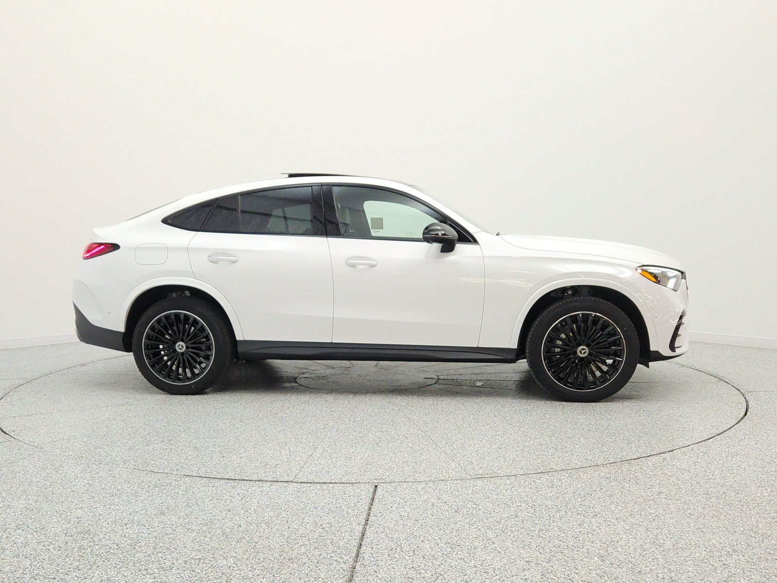 New 2026 MANUFAKTUR Moonlight White Metallic Mercedes-Benz GLC 300 4MATIC® Coupe image 33
