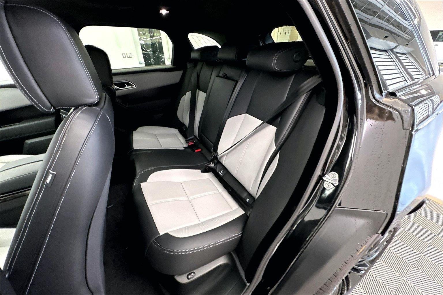 New 2026 Santorini Black Metallic Land Rover Autobiography image 28