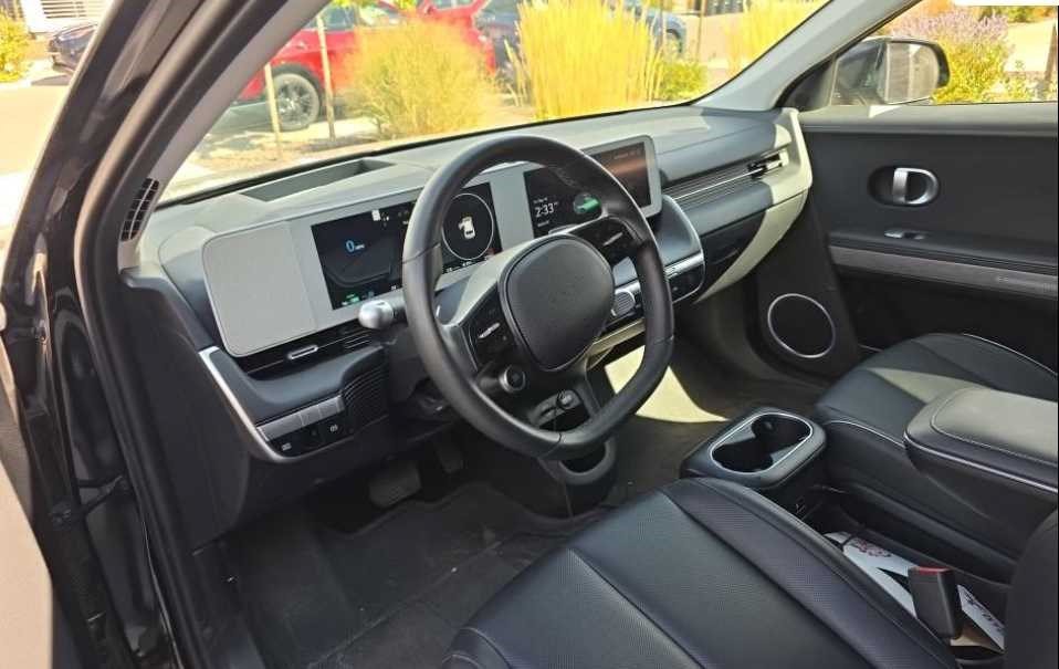 Used 2024 Abyss Black Hyundai Limited image 9