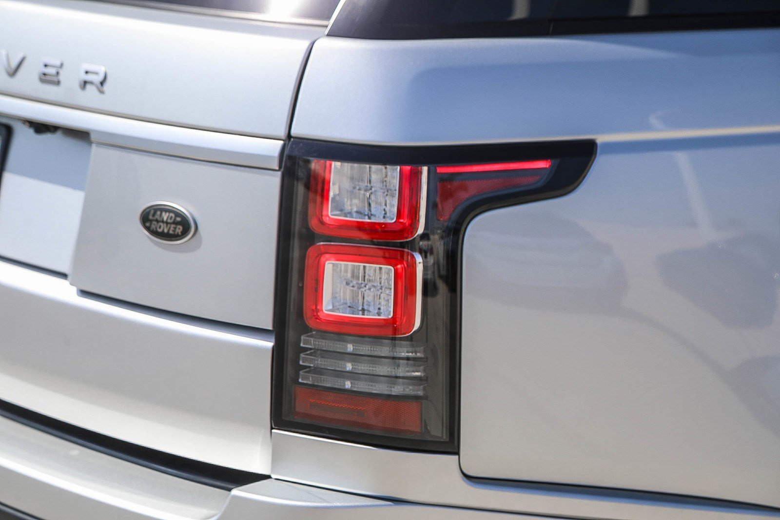 Used 2017 Indus Silver Land Rover HSE image 8