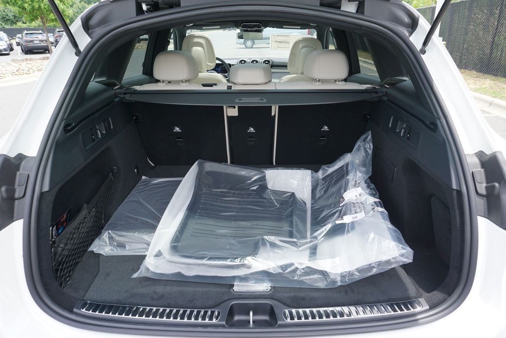 New 2026 Polar White Mercedes-Benz GLC 300 image 19