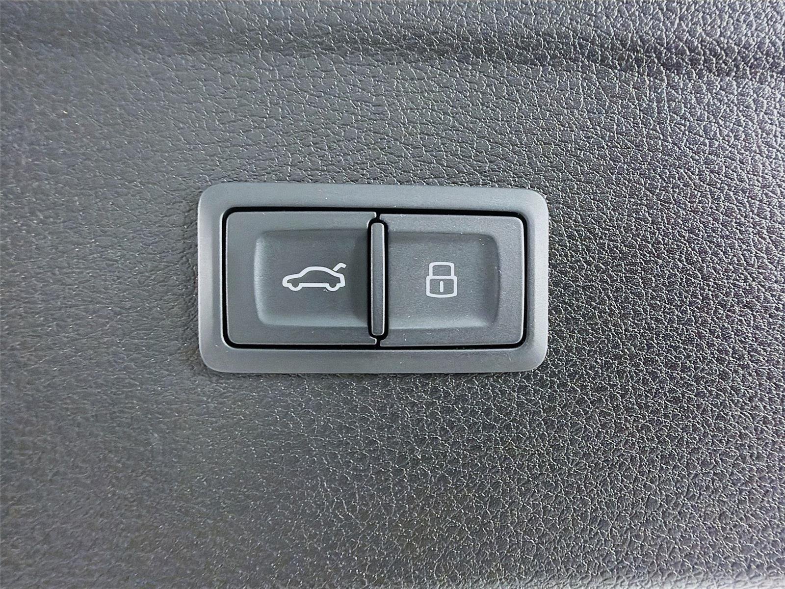Used 2022  AUDI  image 25