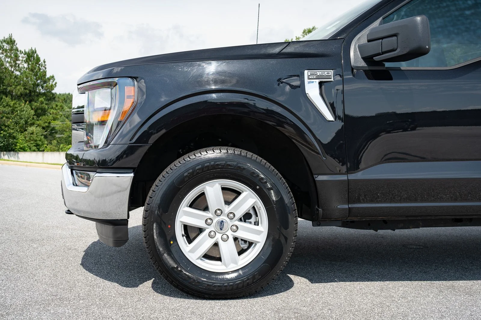 Used 2023  Ford XLT image 4