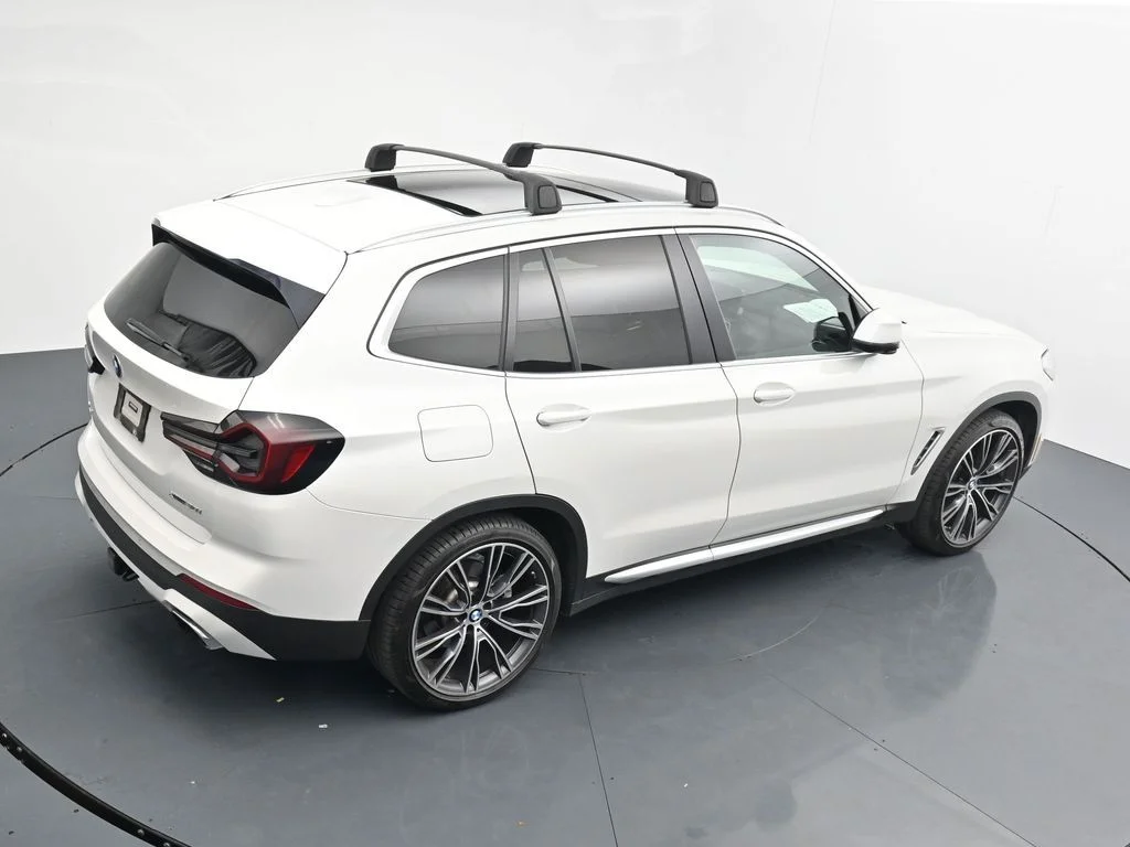 Used 2022 White BMW xDrive30i image 16