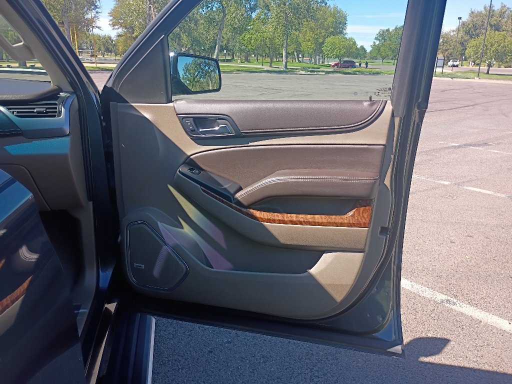 Used 2019 Shadow Gray Metallic Chevrolet Premier image 10