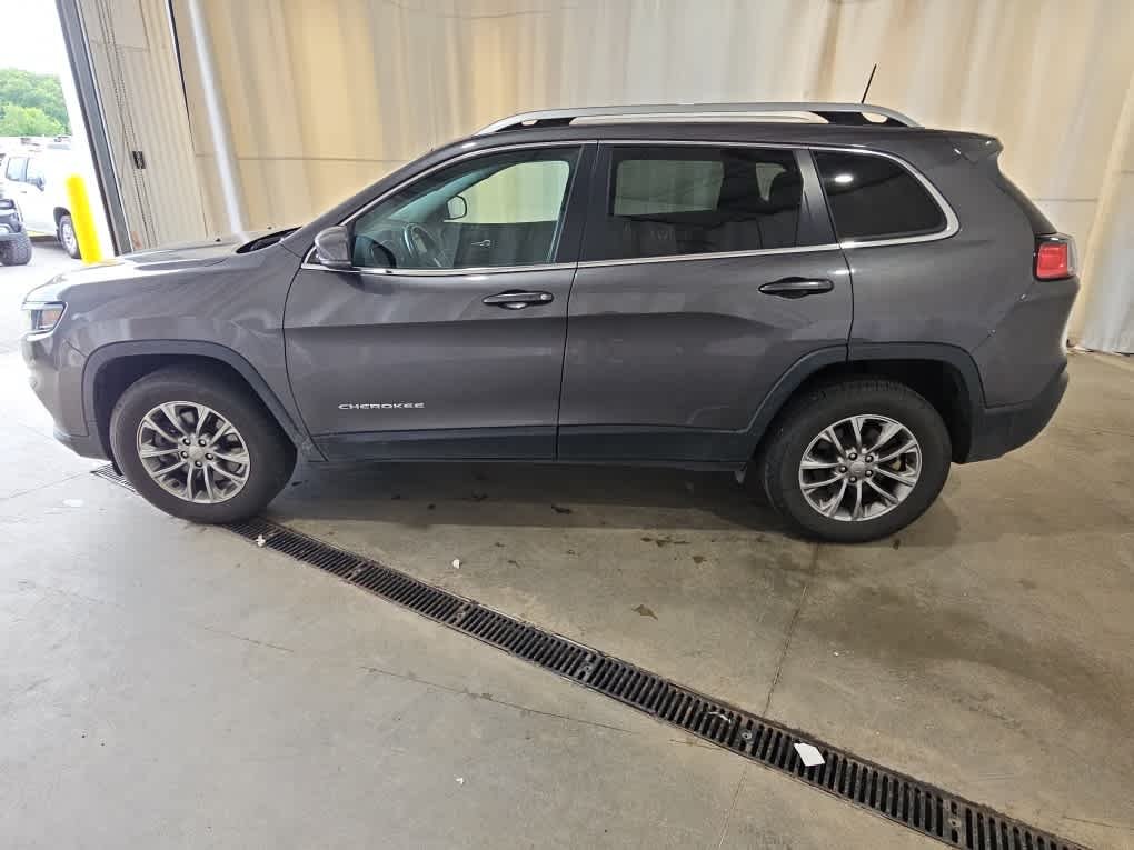 Used 2020 Granite Crystal Metallic Clearcoat Jeep Latitude Plus image 2