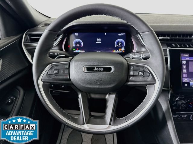 Used 2023 Silver Jeep Altitude image 11