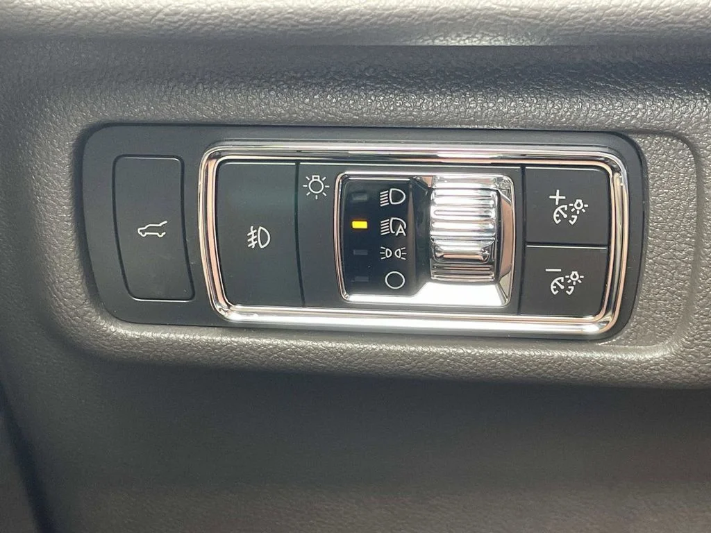 Used 2020 White Lincoln Reserve image 31