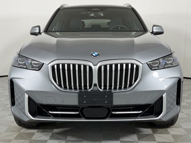 Used 2026 Skyscraper Grey Metallic BMW sDrive40i image 3
