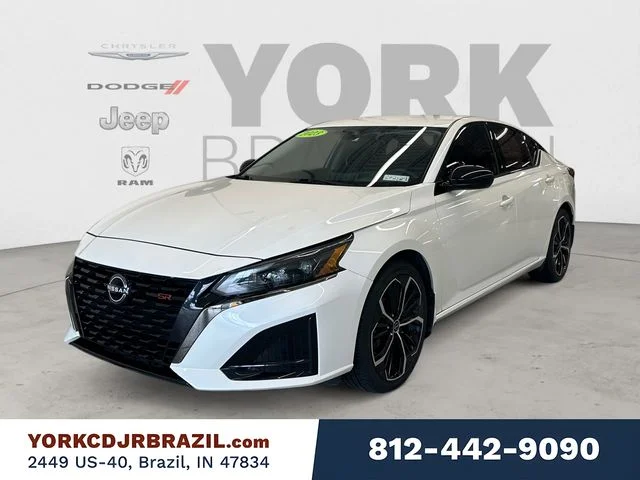 White 2023 Nissan Altima Sedan Front-Wheel Drive