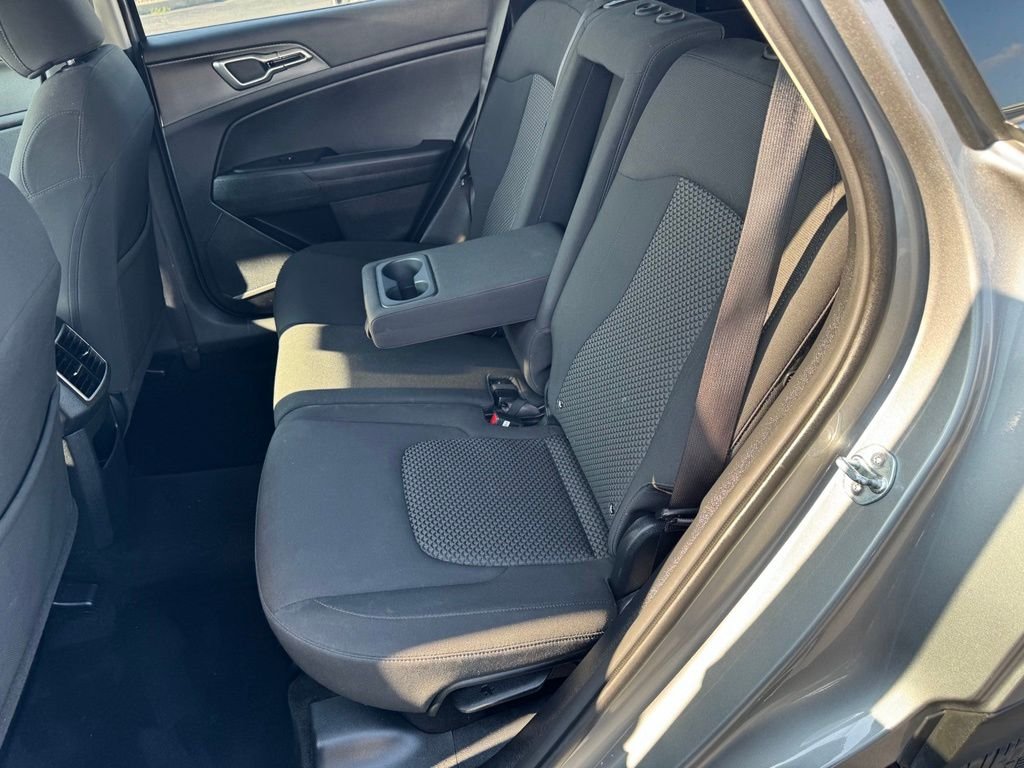 2023 Kia Sportage LX - Photo 23