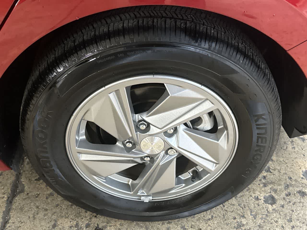 2025 Hyundai Elantra SE - Photo 11