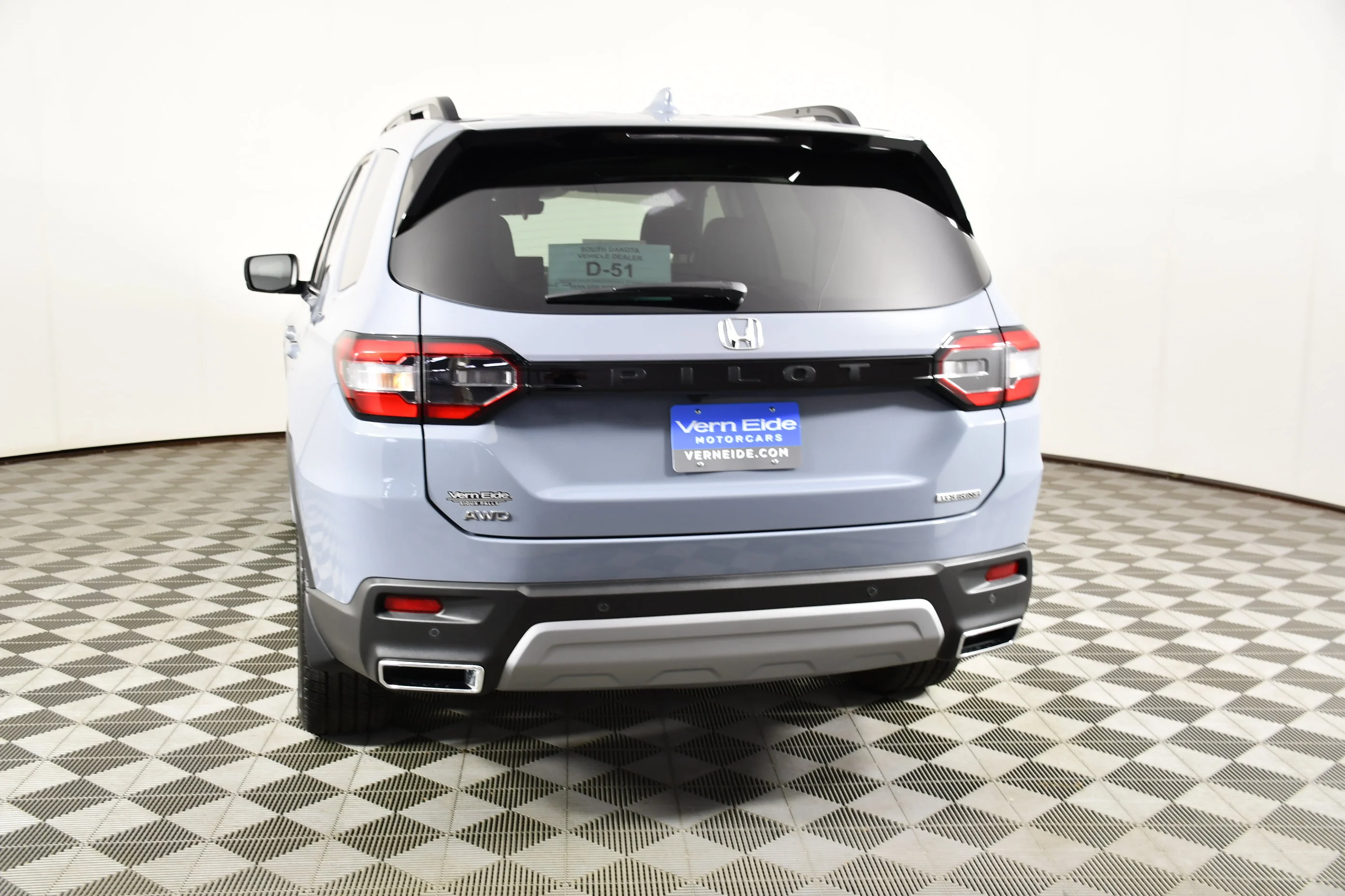 Certified Used 2025 Sonic Gray Pearl Honda Touring image 7
