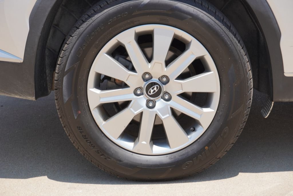 Used 2025 Silver Hyundai SEL image 9