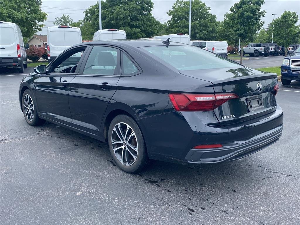Used 2022 Deep Black Pearl Volkswagen Sport image 8