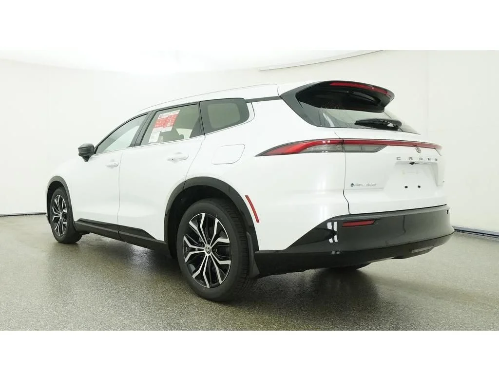 New 2026 Oxygen White Toyota XLE image 21