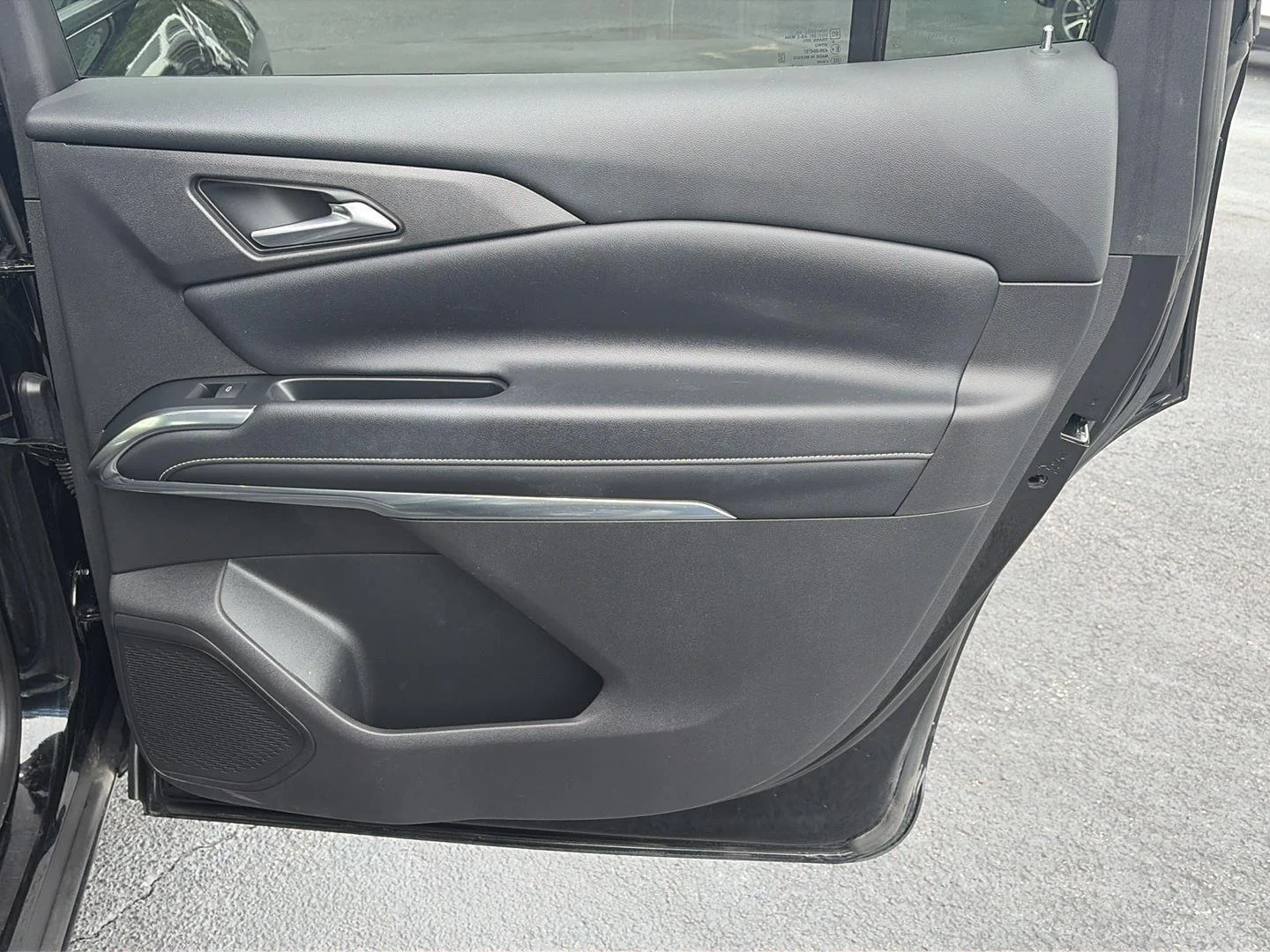 Used 2025 Mosaic Black Metallic Chevrolet LT image 18