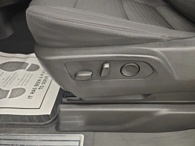Used 2024 Summit White Chevrolet LT image 28