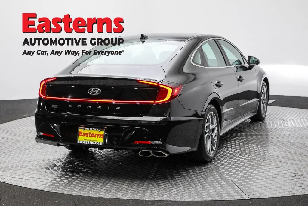 Used 2023 Black Hyundai SEL image 5