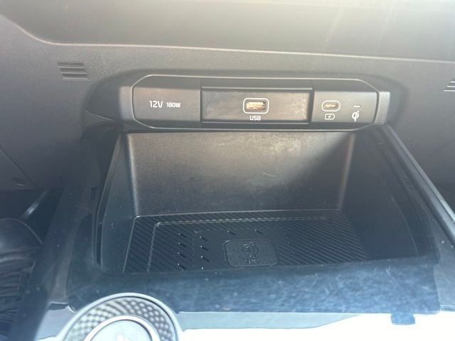 Used 2023 Snow White Pearl Kia Wave image 35