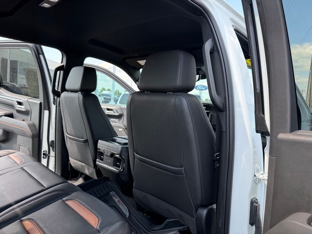 Used 2022 White GMC AT4 image 22
