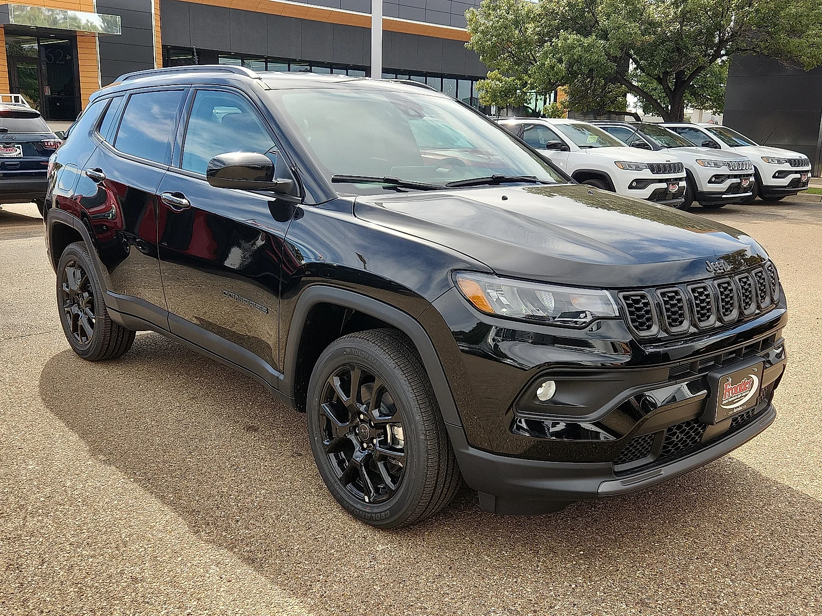 New 2027 Diamond Black Crystal Pearl-Coat Paint Jeep LATITUDE ALTITUDE 4X4 image 6