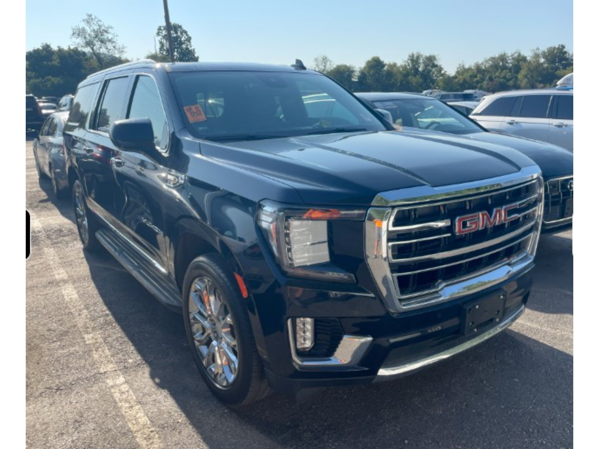 Used 2023 Midnight Blue Metallic GMC SLT image 2