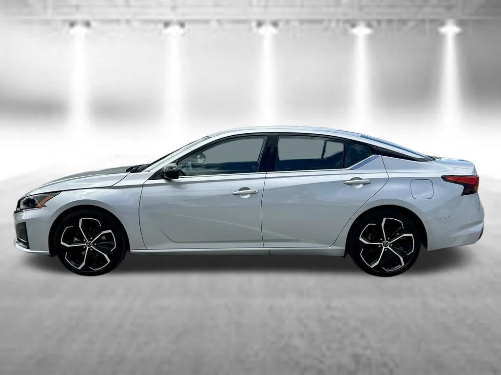 Used 2025 Brilliant Silver Metallic Nissan 2.5 SR image 10