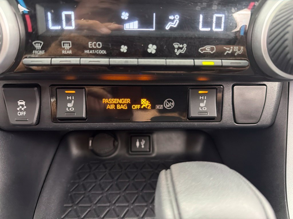 Used 2019  Toyota XLE image 18