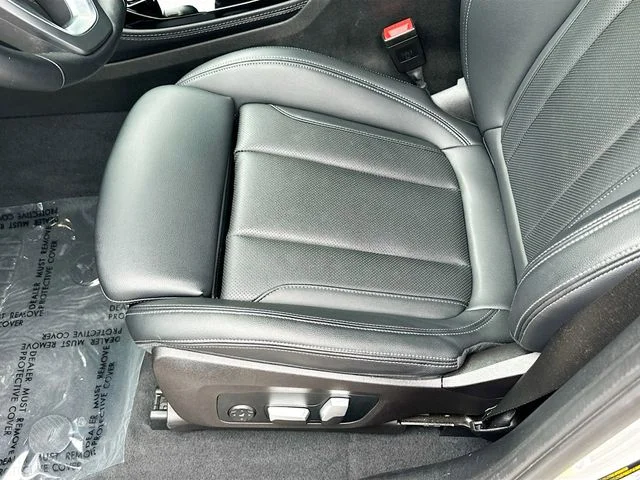 Used 2023 White BMW xDrive30i image 19