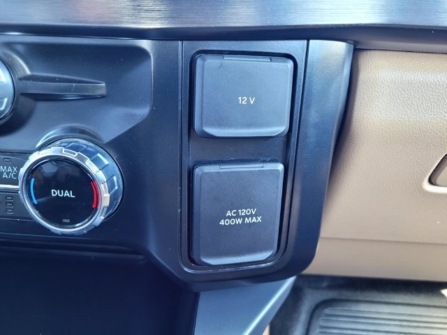 Used 2025  Ford Lariat image 13