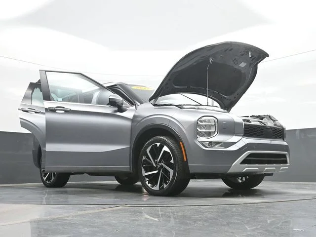 Used 2022  Mitsubishi SEL image 32
