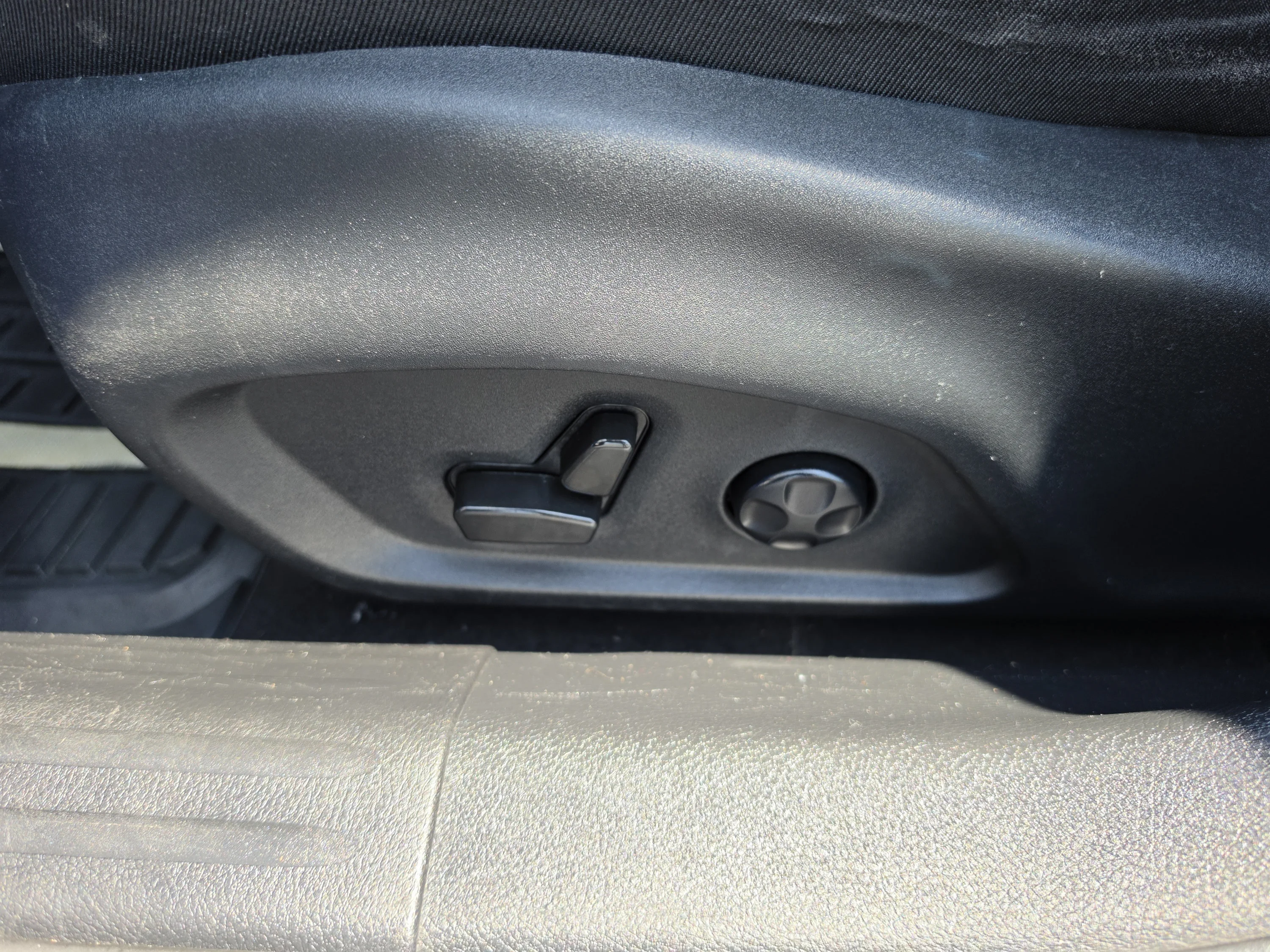 Used 2021 Laser Blue Pearlcoat Jeep Altitude image 24