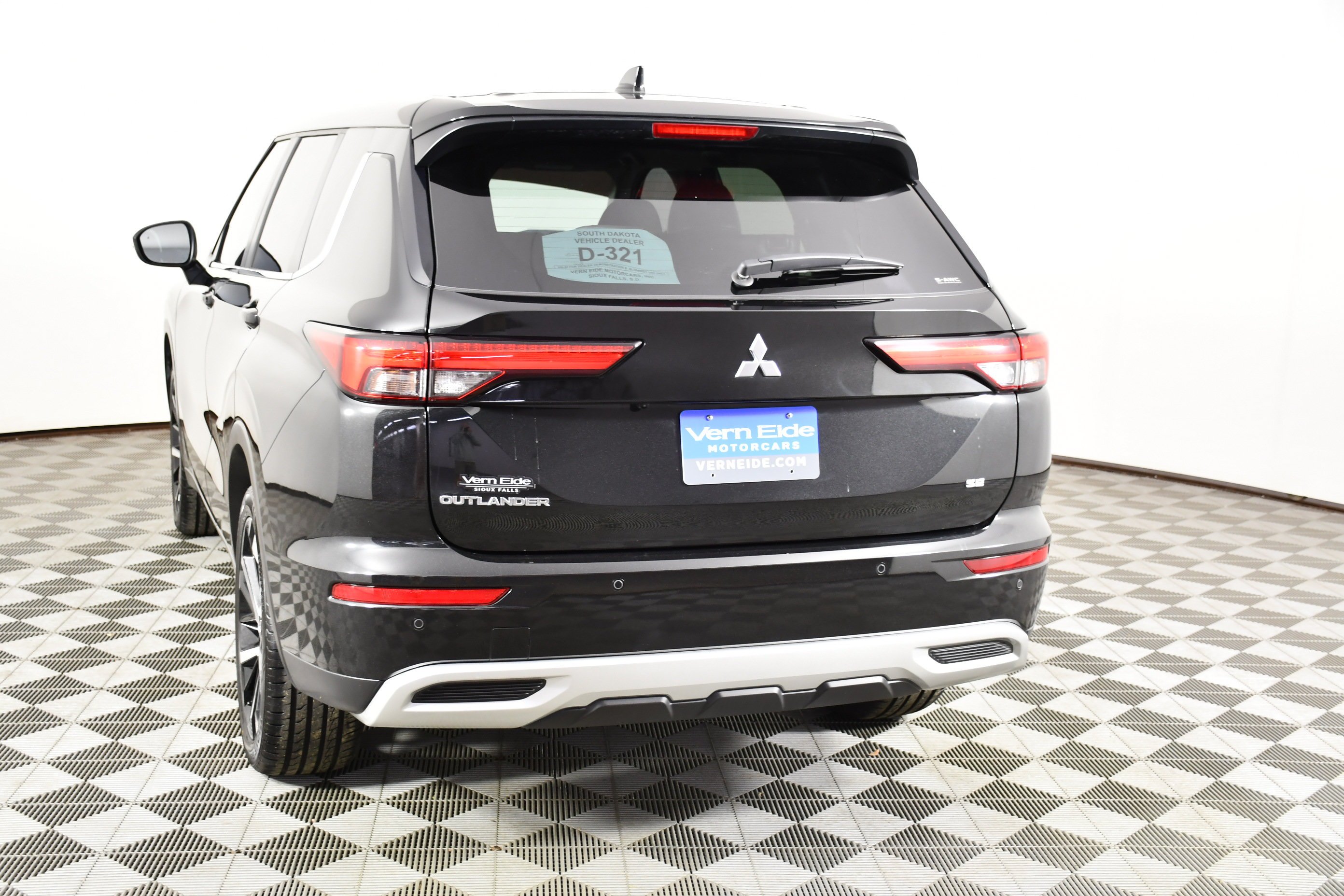 Certified Used 2024 Black Diamond Mitsubishi SE image 7