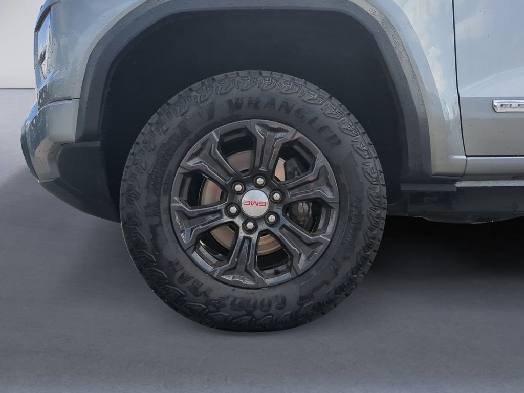 Used 2024 Silver GMC Elevation image 8