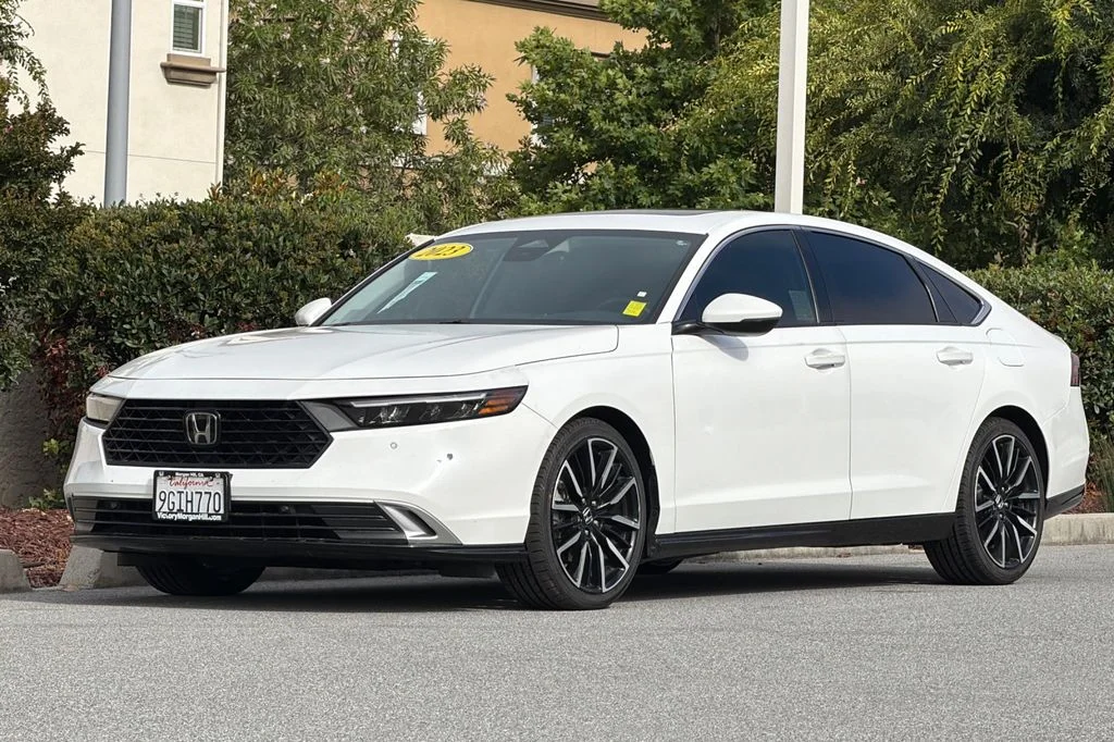 Used 2023 Platinum White Pearl Honda Touring image 9