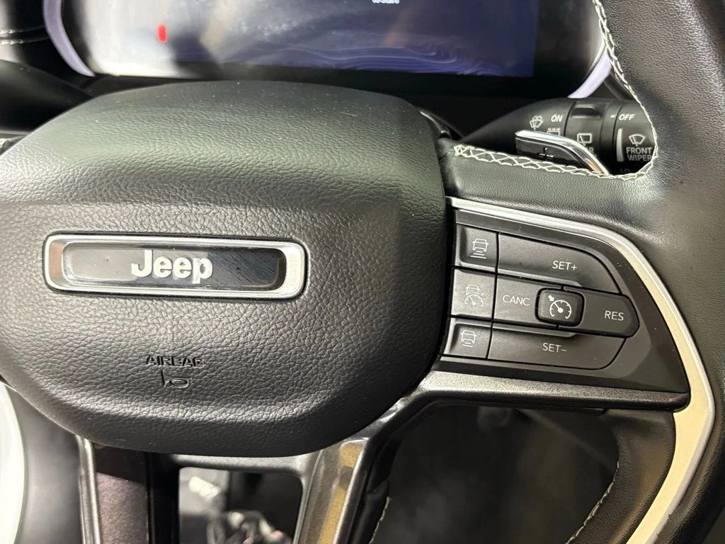 Used 2022 White Jeep Laredo image 21