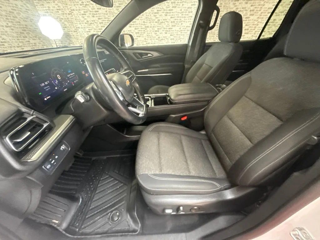 Used 2024 Summit White Chevrolet LT image 25