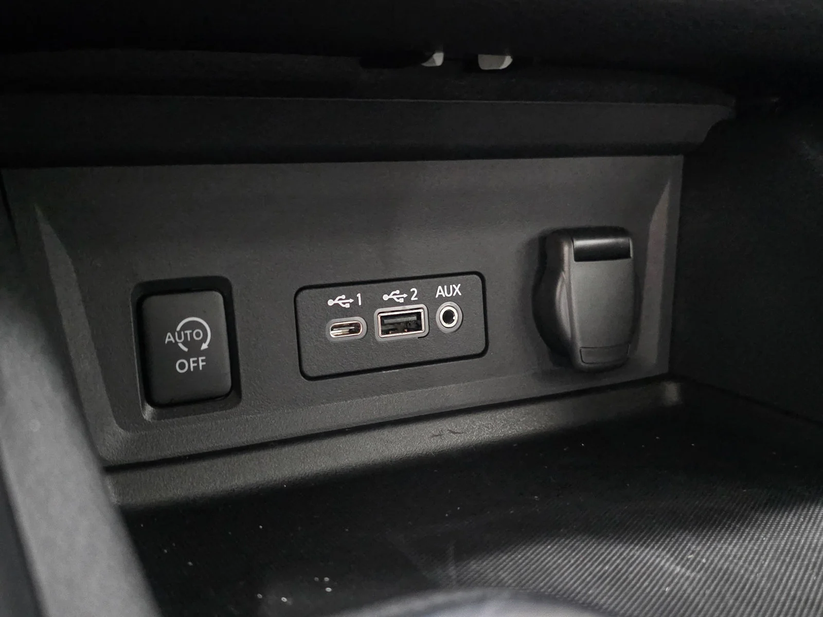 2025 Nissan Sentra SR - Photo 29