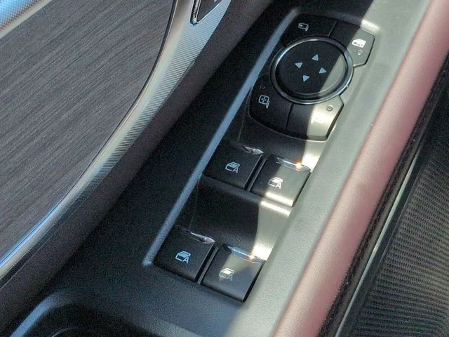 New 2026 Star White Metallic Tri-Coat Ford Platinum® image 24
