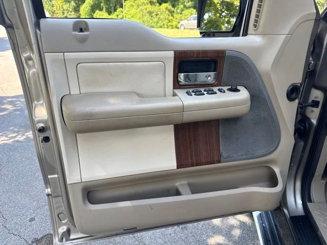 Used 2004 Beige Ford XLT image 14