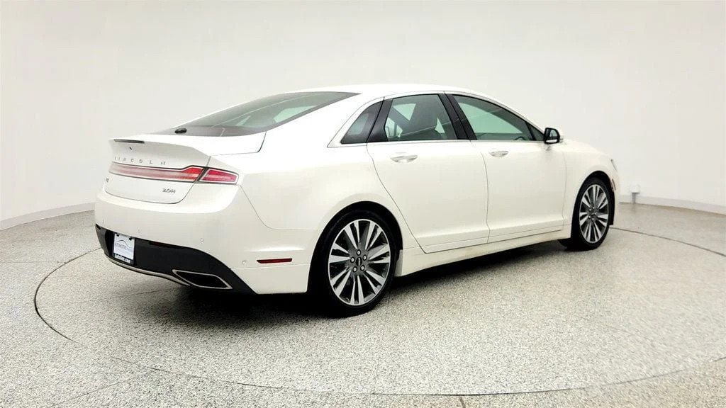Used 2020 White Platinum Metallic Tri-Coat Lincoln Hybrid Reserve FWD image 5