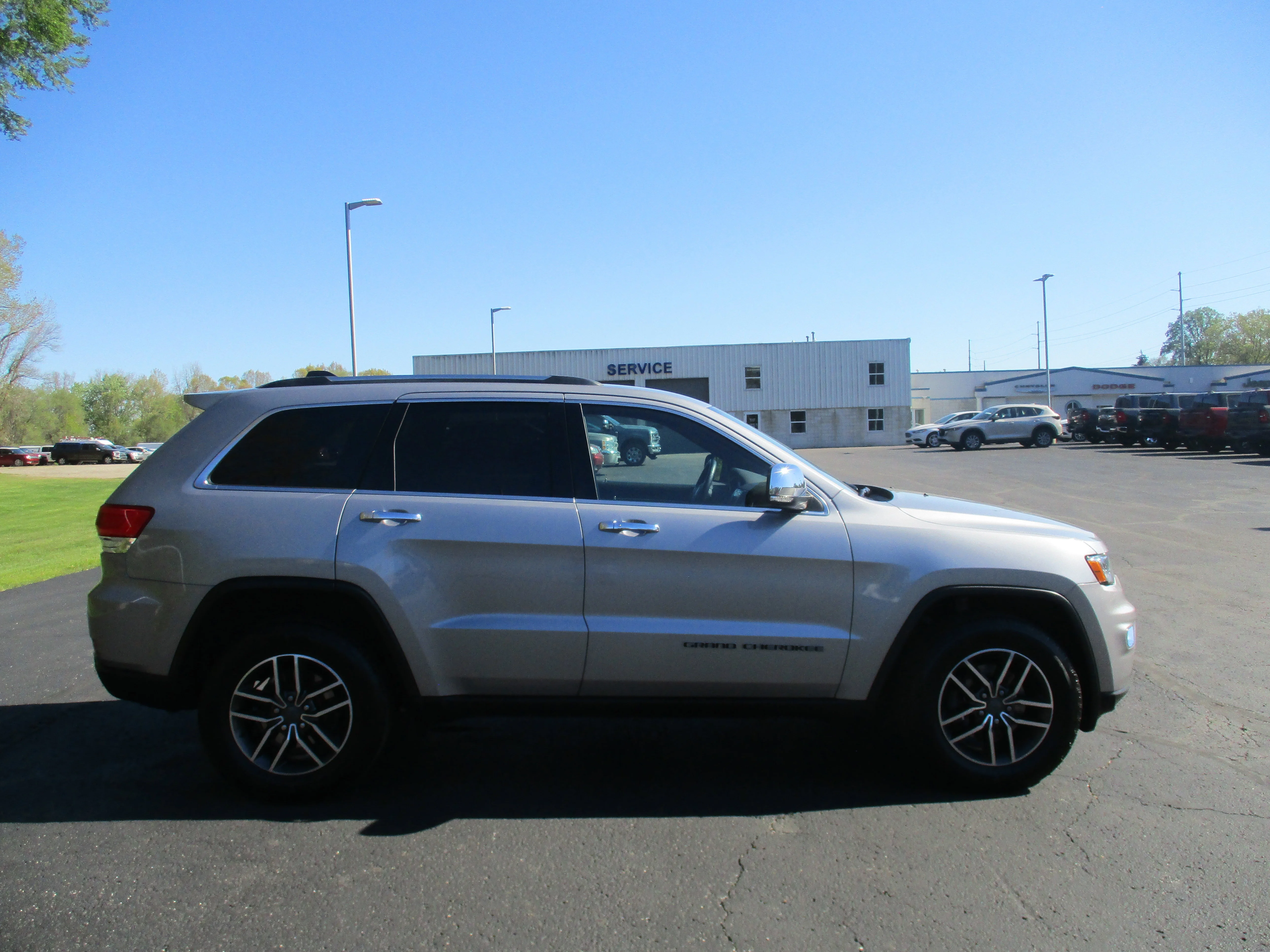 Used 2019 Billet Silver Metallic Clearcoat Jeep Limited image 54