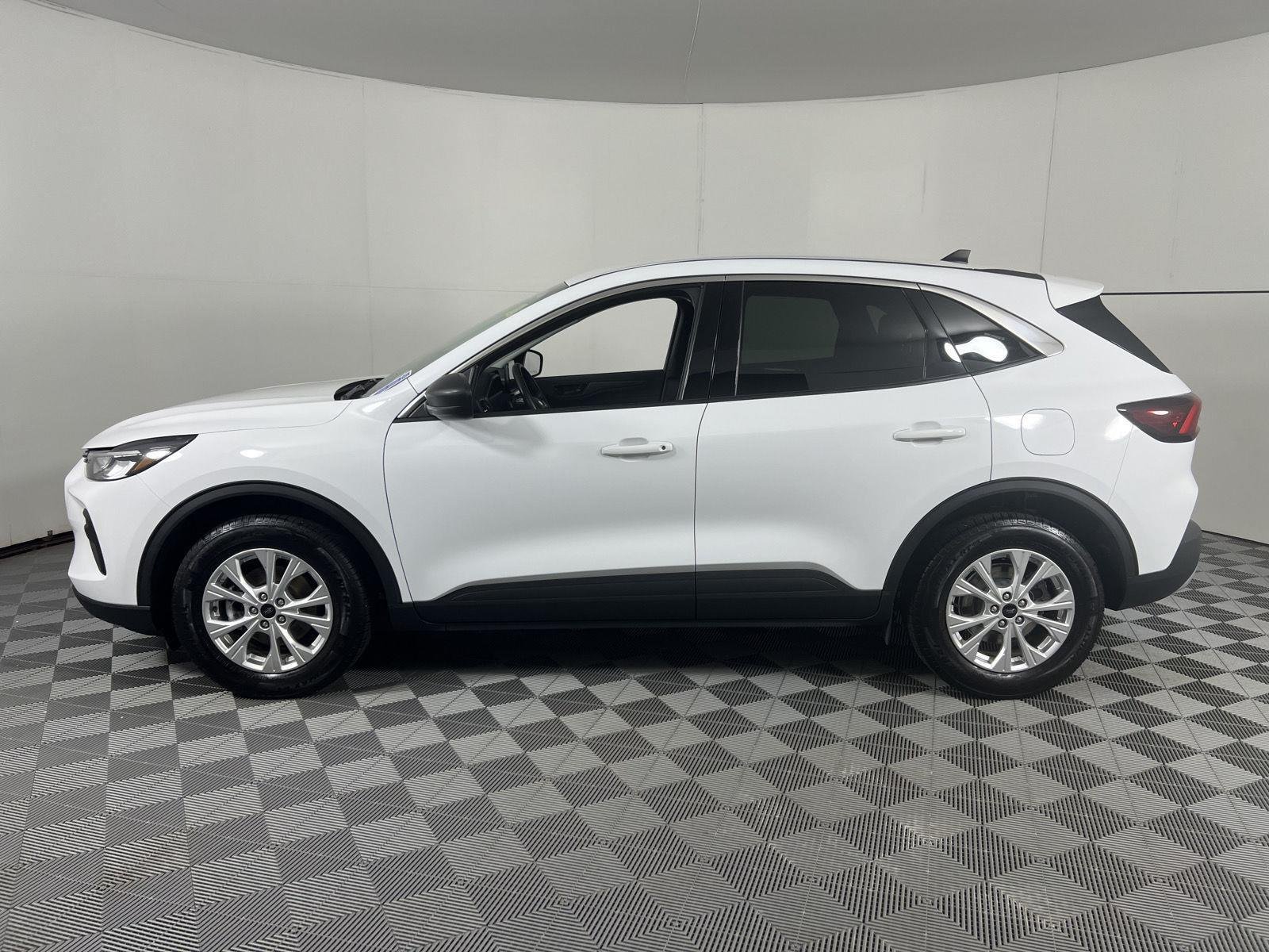 Used 2023 Oxford White Ford Active image 8