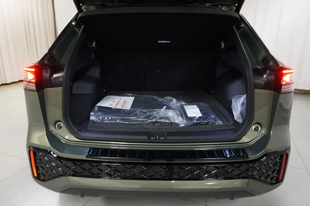 New 2026 Avocado Green w/Deep Black Roof Volkswagen 2.0T SEL R-Line Turbo image 33